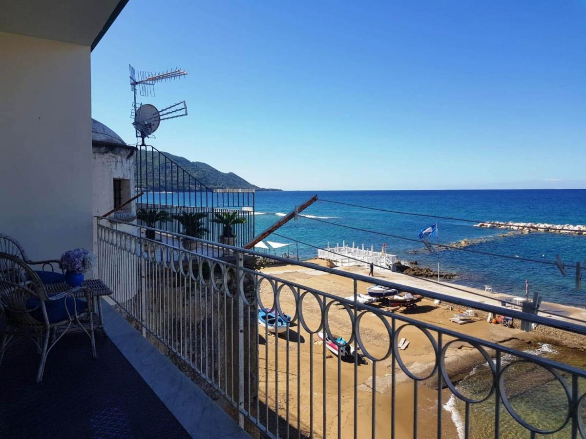 Casa Vacanze Porto Delle Gatte Санта Мария ди Кастелабате Екстериор снимка